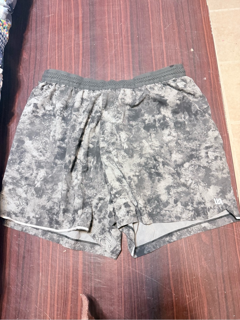 VRST Men's Athletic Workout Shorts - Gray Tie-Dye